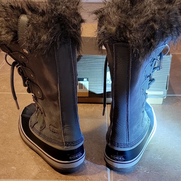 Sorel Women's Charcoal and Black Winter Boots - Picture 7 of 11